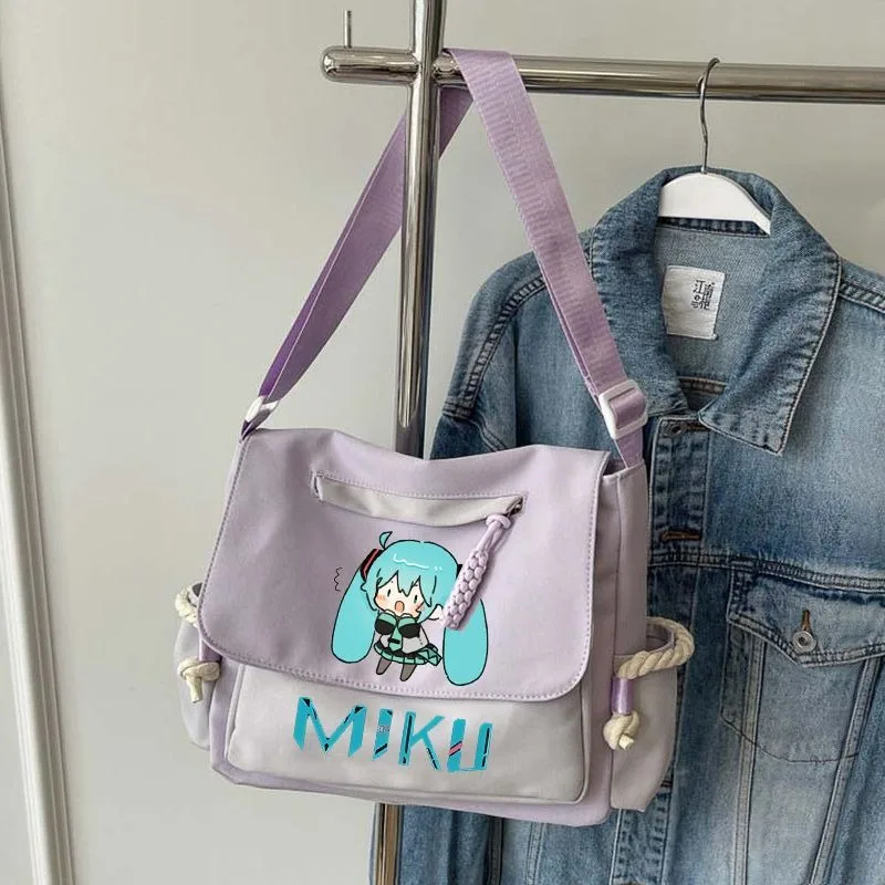 Hatsune Miku สินค้าอะนิเมะกระเป๋าสะพายนักเรียนสาวมูลค่าสูงการเดินทางเพื่อธุรกิจความจุขนาดใหญ่กระเป๋าสะพายข้างปรับได้ปัจจุบัน