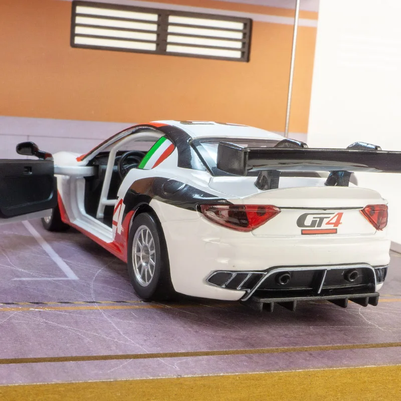 CCA 1:32 マセラティ MC GT4 合金スーパーカーモデルカー装飾品音響光学プルバック子供のおもちゃの車と良質