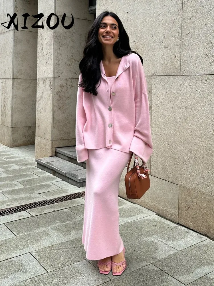 

XIZOU 2026, женский модный вязаный комплект, мягкий кардиган с длинными рукавами, шикарная юбка-бретелька, осенне-зимний свитер, костюм розового, бежевого цвета