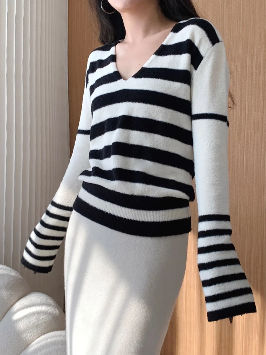 

KIKI Women's V-neck Knitwear Loose Lazy Style Black White Striped Color Block Spring Fashion Soft Fluffy Comfortable Long Sleeve