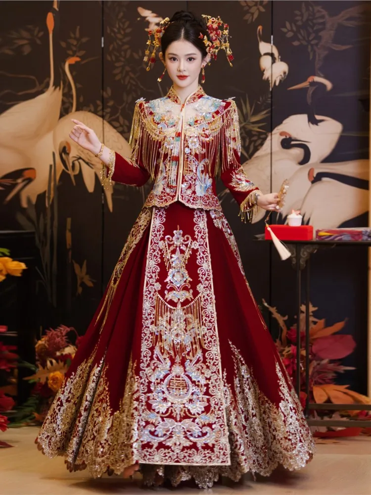 Heavy velvet wedding dress dragon and phoenix Chinese-style bride's attire crown red cape