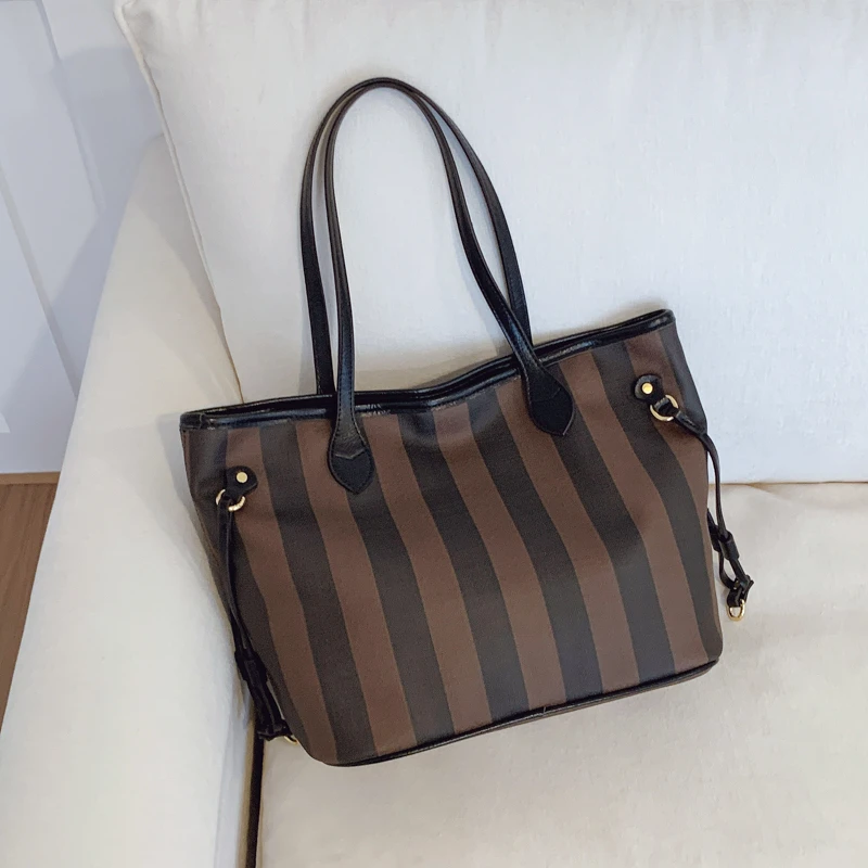 Famous designer women's chain strap shoulder bag elegant pattern zipper handbag large capacity party women's bag