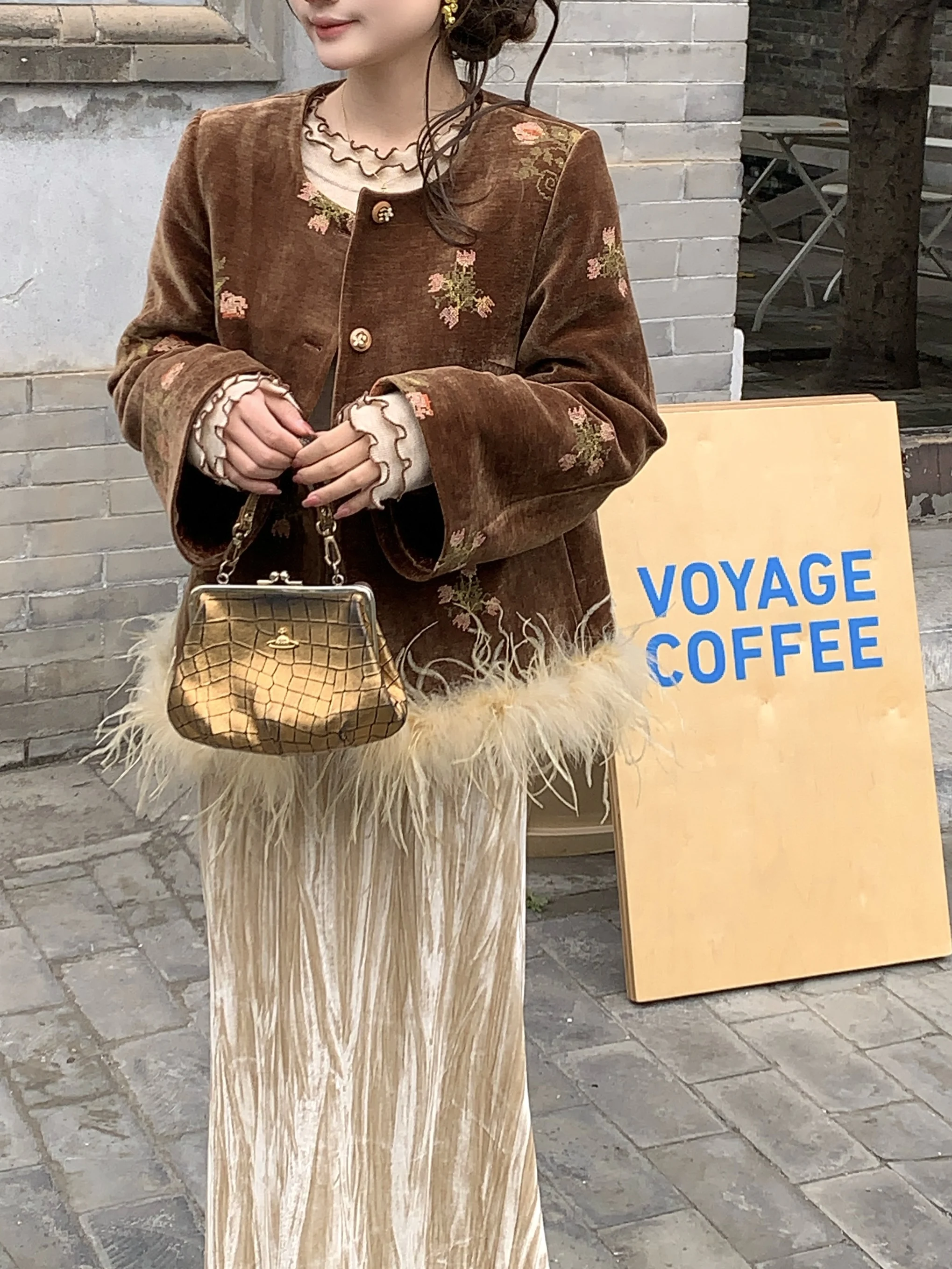 

Женский зимний модный комплект: хлопковая куртка с вышивкой Ele Sugar Roasted Chestnut и бархатная юбка, короткая верхняя одежда