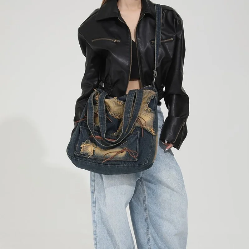 

Высококачественная женская сумка через плечо в парижском дизайнерском стиле и отделением на молнии, подходящая для легкой повседневной носки ​