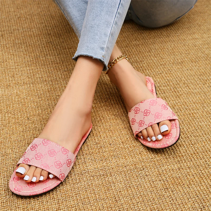 European and American flat bottom embroidered slippers for women's new summer beach sandals, straight line shape