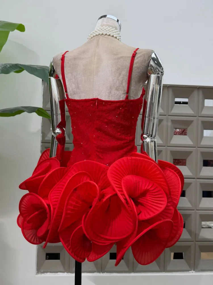 DFDG 2025 SS Vestido recortado transparente de diseñador para mujer Apliques florales en 3D Correas onduladas Orlo asimétrico Vestido de noche de boda en la playa