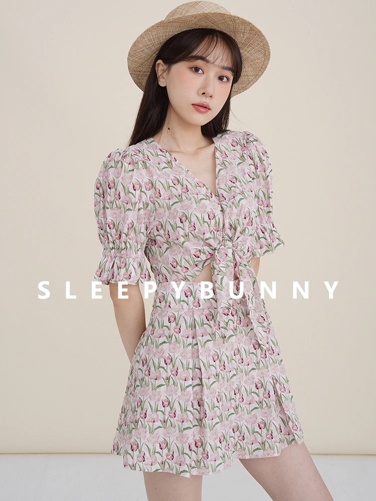 Minivestido feminino com estampa floral e decote em V, mangas com babados, cintura recortada, corte justo, vestido curto casual de verão, roupa de férias