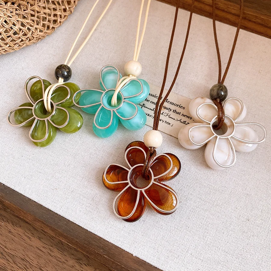 Double-layer Smudging Resin Hollow Out Flower Pendant Necklaces Sweet Long Leather Rope Dress Necklace Picnic Outing Jewelry M