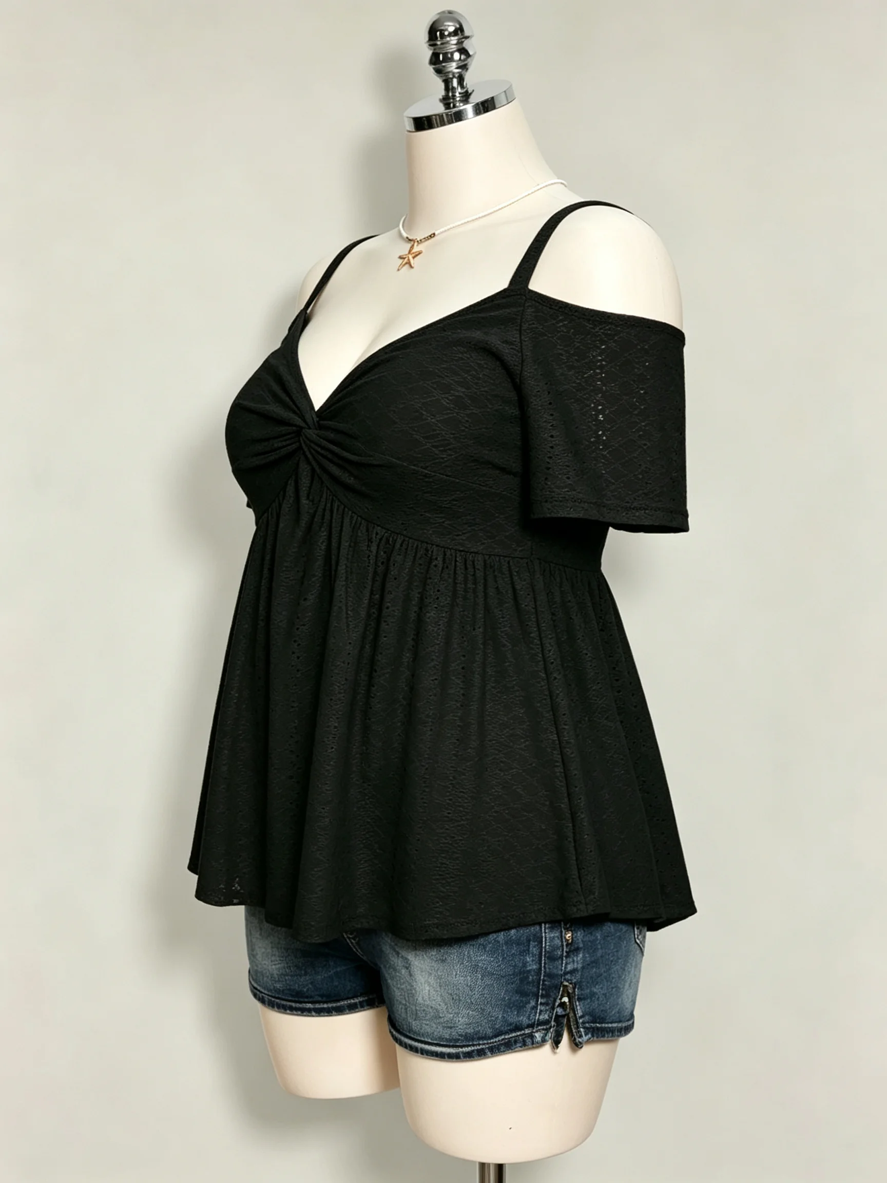 Plus Size Damen Cold Shoulder Twist Front Eyelet-Stickerei Kurzarm-Babydoll-Top mit Peplum Y2K Sexy Lässiges Urlaubshemd – Detail 2