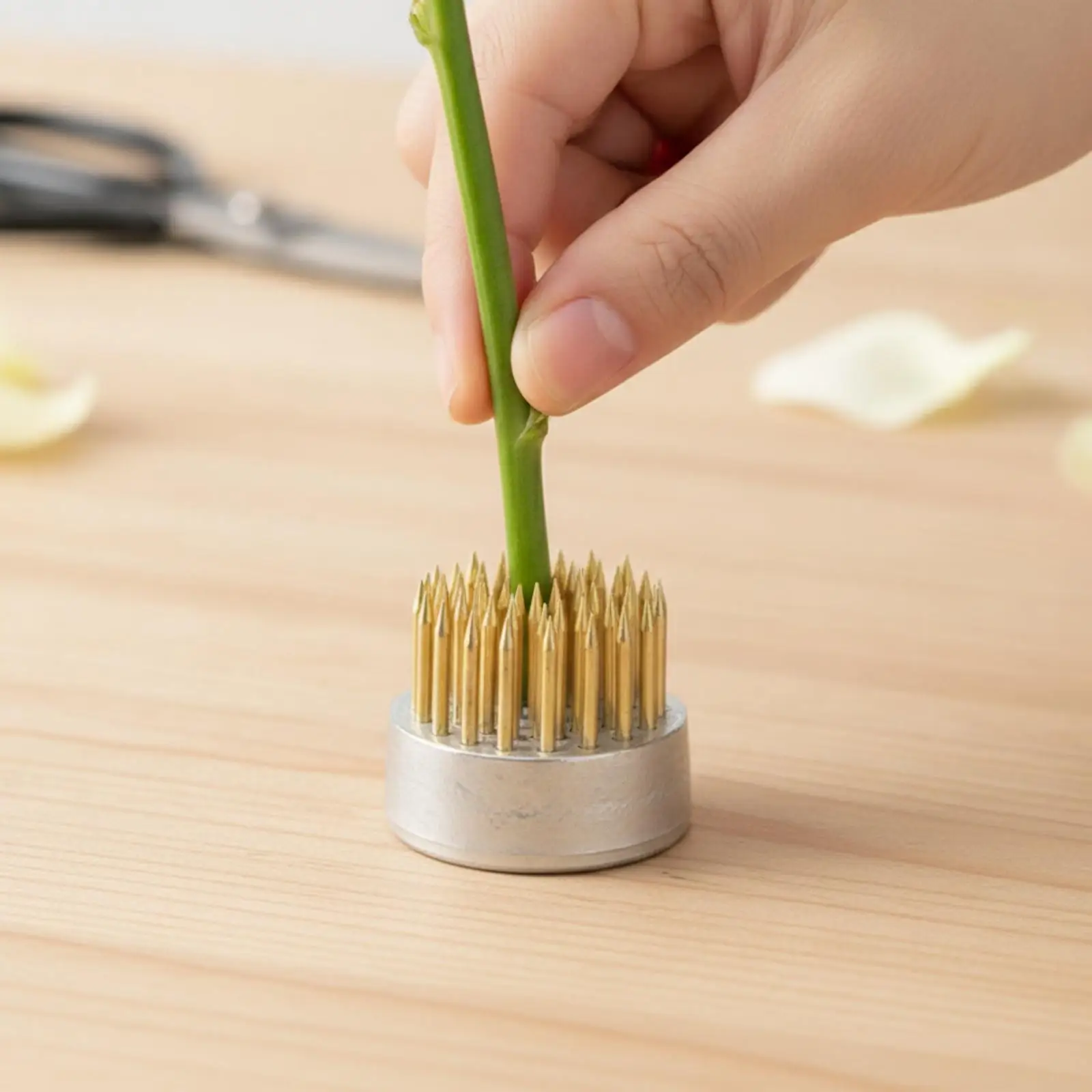 Metal Flower Arrangement Holder with Pointed Pins for Secure Stem Placement in Vase Tabletop Centerpiece Display