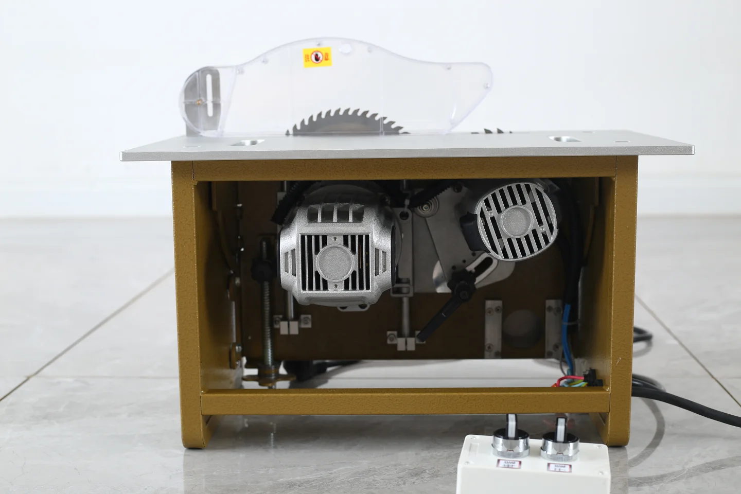 

Бескользящее деревообрабатывающее оборудование ДВП средней плотности