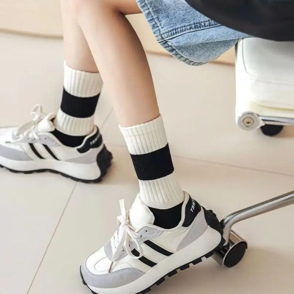 New Retro Cotton Sports Socks Spring Summer Women Men Mid Length Socks Fashion Couple Socks Embroidered Socks