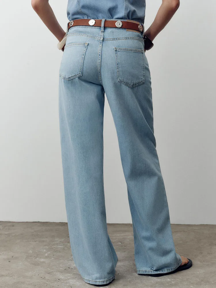 ชุดยีนส์ขาตรงทรงตรงแฟชั่นสำหรับผู้หญิง คอลเลคชั่นฤดูร้อนปี 2025  พร้อมปกเสื้อ  ใส่ได้หลากหลายโอกาส