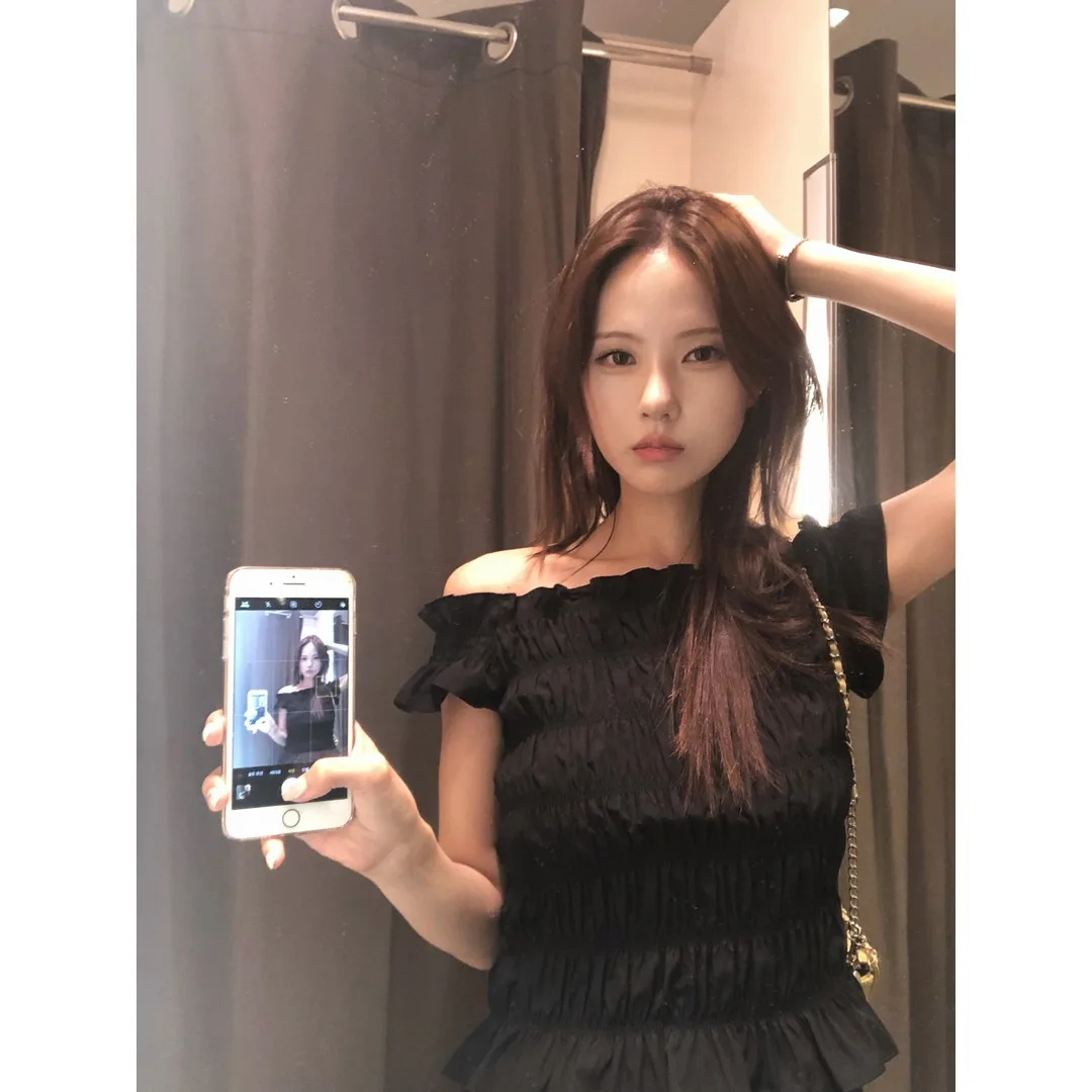 

Fashionable Shoulder-Bared Casual Style Shirt Versatile Slimming Top for Women Short Sleeve Regular Length China Made