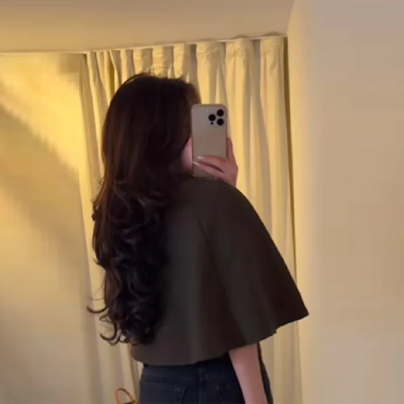 多用途のライトニットウェア秋と冬のバットスリーブルーズショール女性のフレンチレトロケープセーターラウンドネックショートシャツ