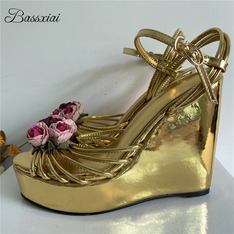 

Современные сандалии ручной работы с цветочным декором, женские пикантные летние туфли на высокой платформе с узким ремешком на щиколотке и танкеткой