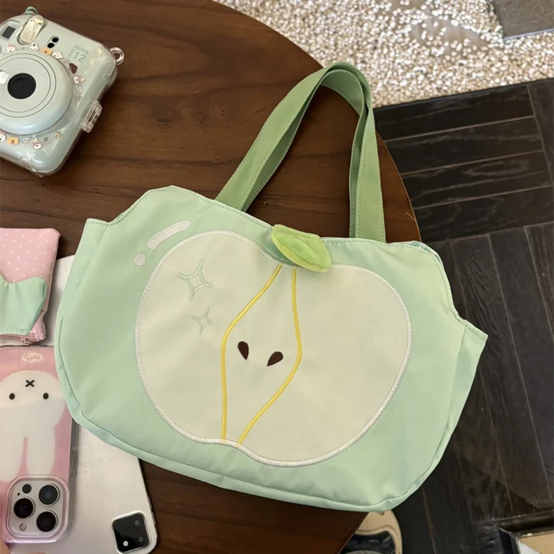 Rote Apfel-Handtasche Kreative Niedliche Cord-Umhängetasche Stilvolle Ausflugstasche aus Canvas mit Apfel-Anhänger Lässige Vielseitige Schultertasche – Detail 15