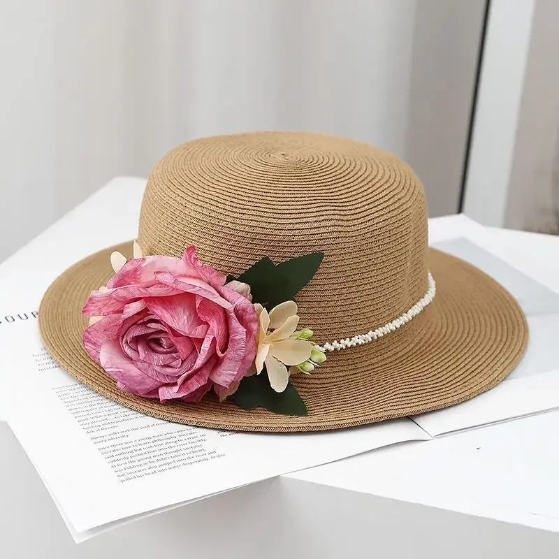 صيف 2025 يجب اقتناؤه! قبعة شمس مسطحة مصنوعة يدويًا للسيدات من القش بتصميم زهور وحماية من الأشعة فوق البنفسجية لرحلات الشاطئ