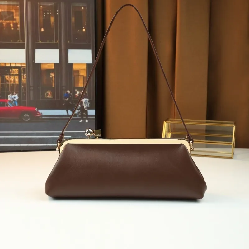 Luxury Shopper Bag With Large Capacity - Elegant Leather Messenger Purse For Everyday Commuting