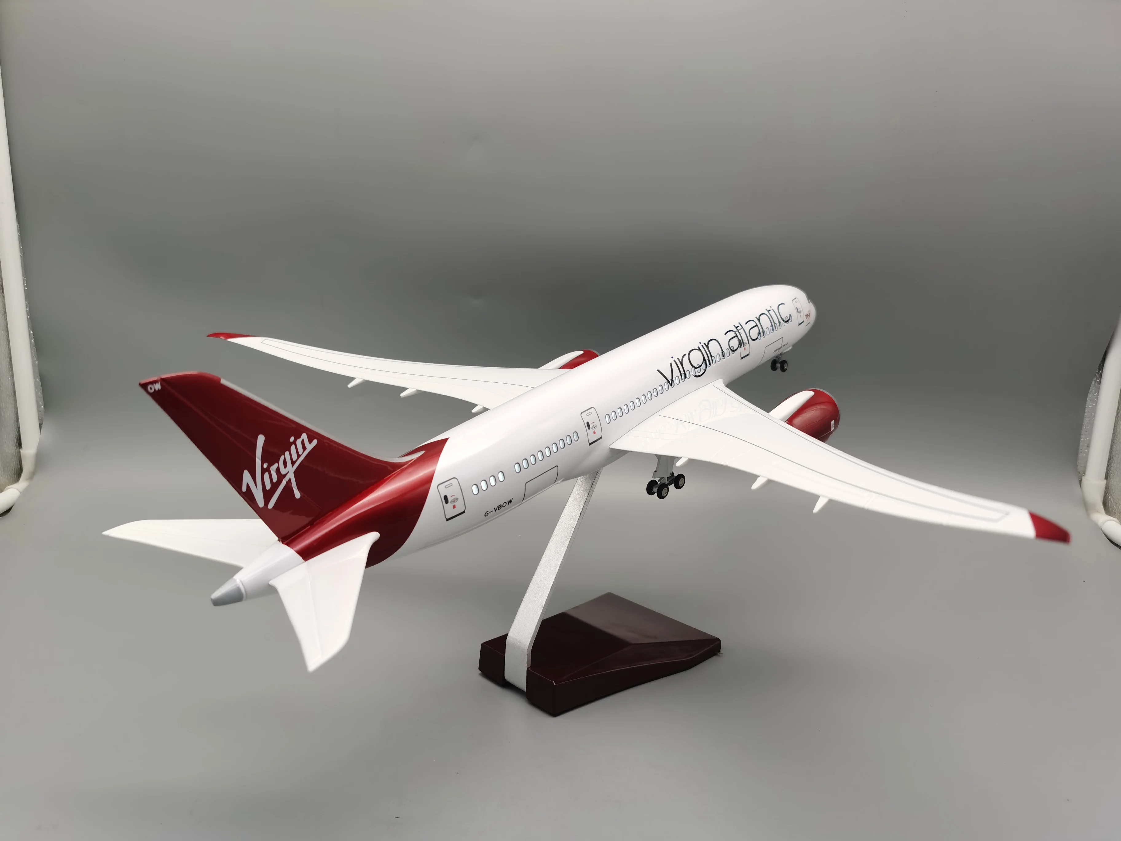 

43cm Scale Aircraft 787 Virgin Model Airplanes Toy B787 Dreamliner Aircraft 1/130 Plastic Resin Model Plane Kids Toys for Boys