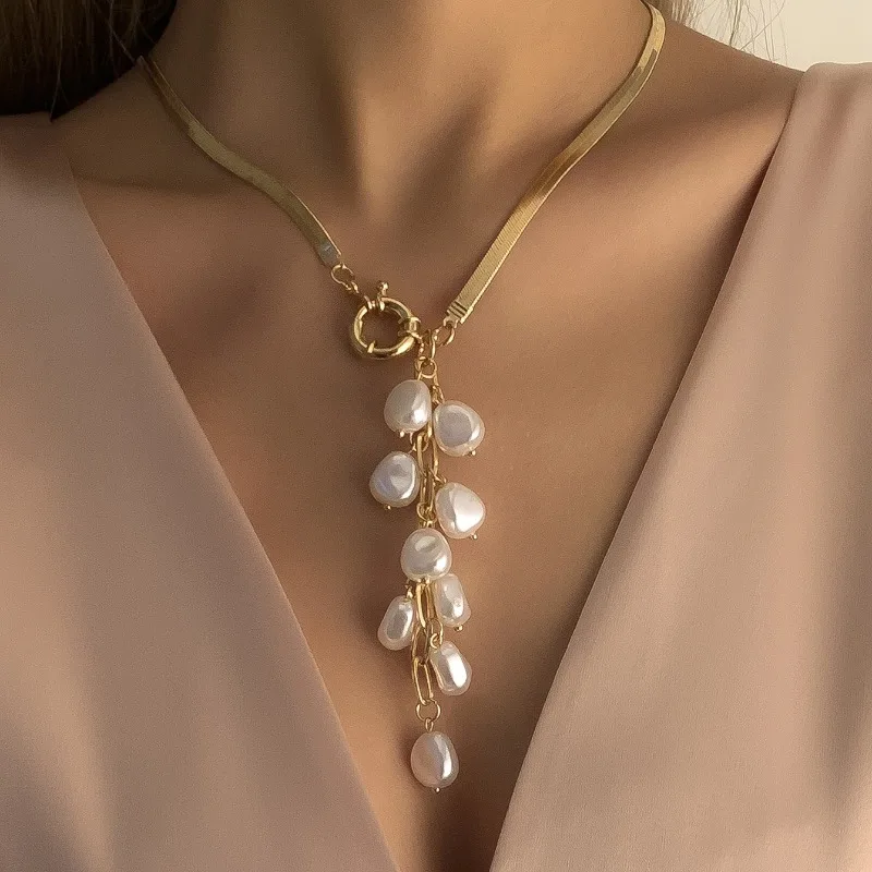 Vintage Style Rice Grain Pearl Tassel Necklace for Women European American Trend Metal Flat Snake Chain Collarbone Necklace