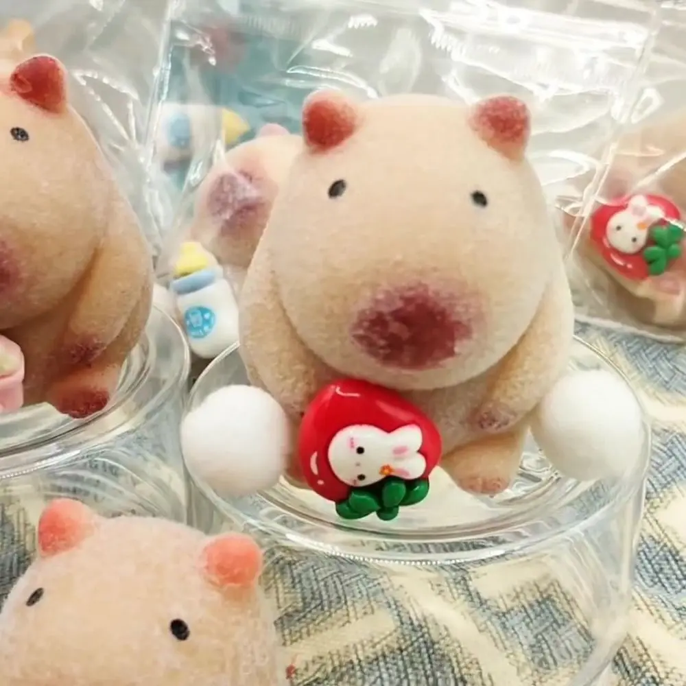 ピンクと白のカピバラの絞りおもちゃ、プラスチック製の減圧ストレス解消おもちゃ、ストレス解消漫画カピバラの反発おもちゃ