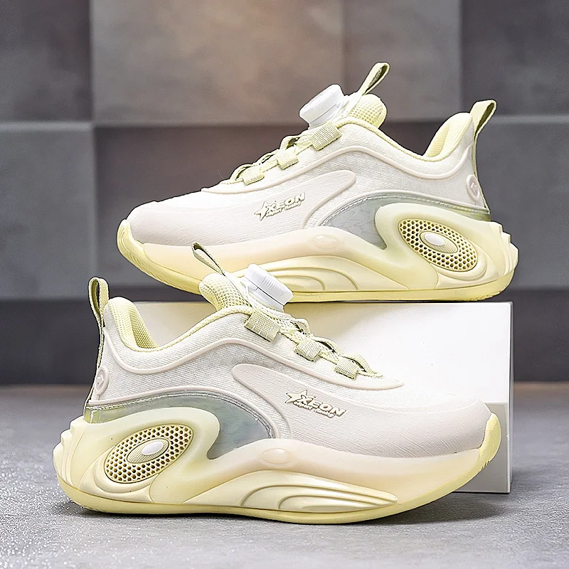 

A pair of children's four-season mesh breathable sports shoes, wear-resistant casual shoes, size 31-40，CT-L9976