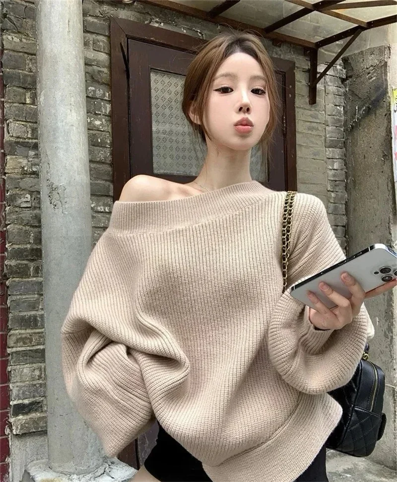 2025 Top da donna autunno nuovo stile kaki manica lunga orlo irregolare pullover in maglia allentata sexy e alla moda