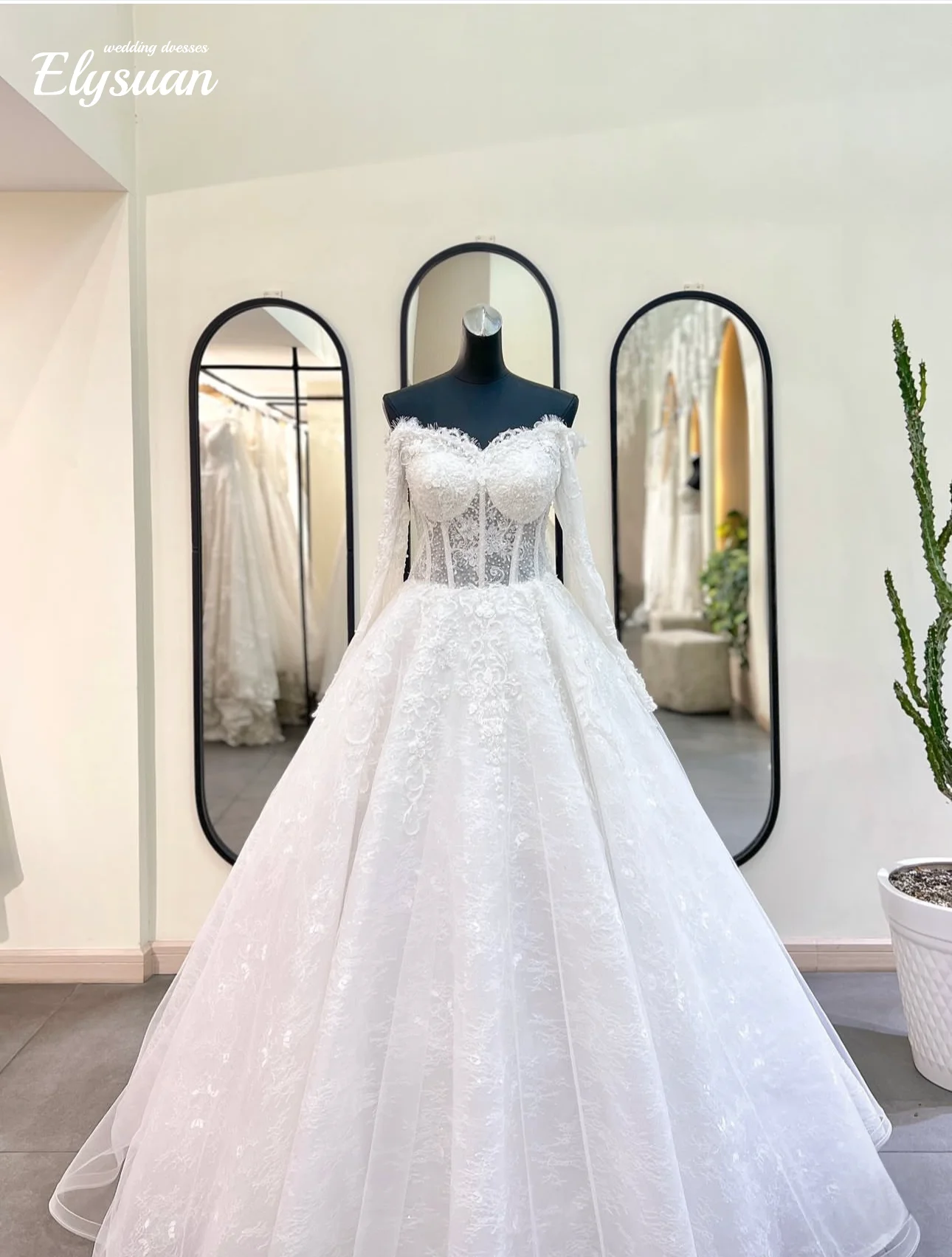 

Customized Luxury Off-the-shoulder Wedding Dress Lace Sequin Beaded Bridal Gown Long-sleeved Applique Bridal Dress