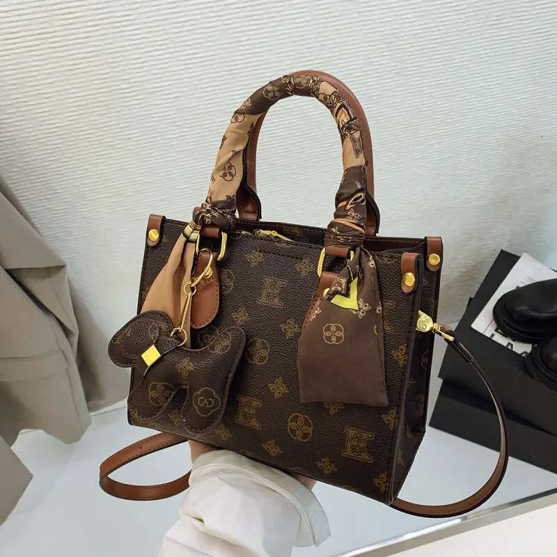 Designer Bag Bag Shoulder Bag Crossbody Tote Bag with Dog Pendant Ribbon Cross Body Bags Handbags Ladies Casual Flap Fashion Chain Square Bags H260318