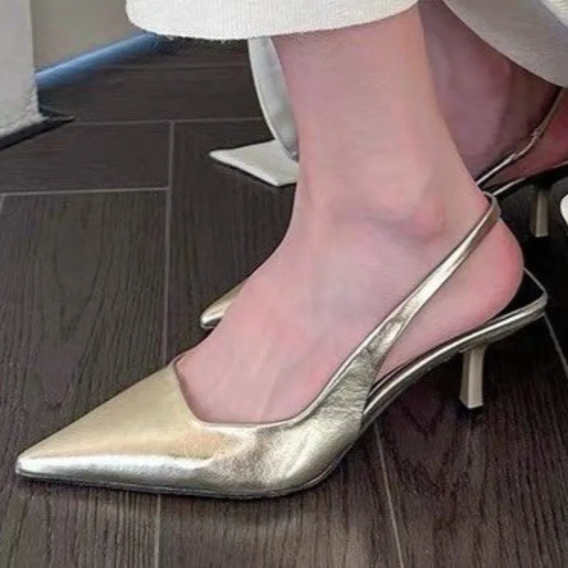 صنادل باوتو ريترو غير رسمية بتصميم جديد لصيف 2025 صنادل نسائية فرنسية بمقدمة مدببة وحزام واحد بكعب عالي بفم ضحل 35-40
