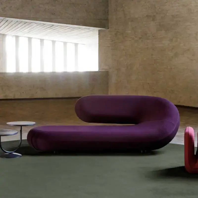 

Современный тканевый черный диван, европейский минималистичный бархатный маленький двуспальный диван для гостиной, шезлонг для спальни, мебель Divano Letto