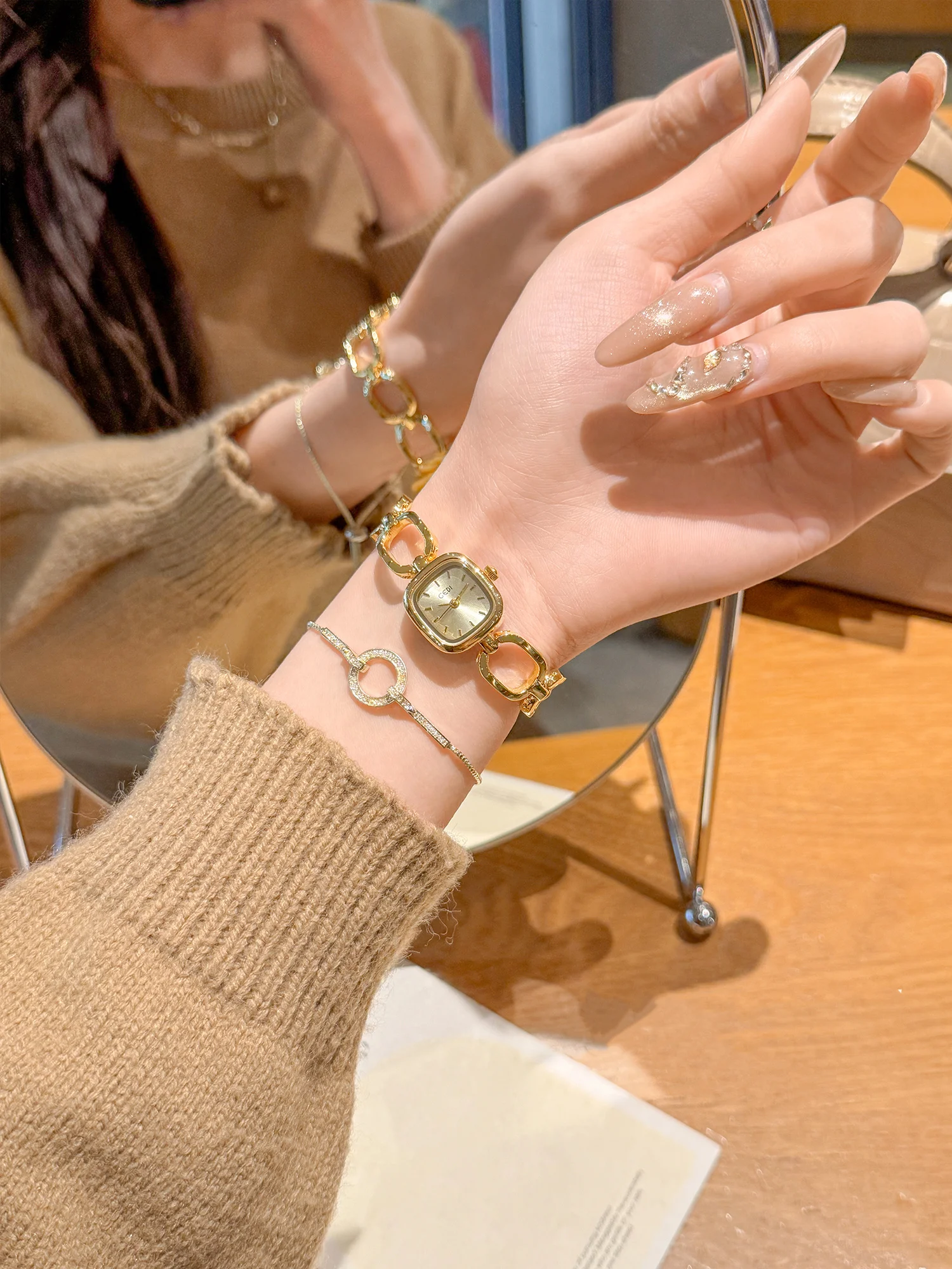 2029 молодые роскошные новые женские часы, элегантные кварцевые часы с квадратным маленьким циферблатом, женские изысканные часы-скелетон, тип браслета