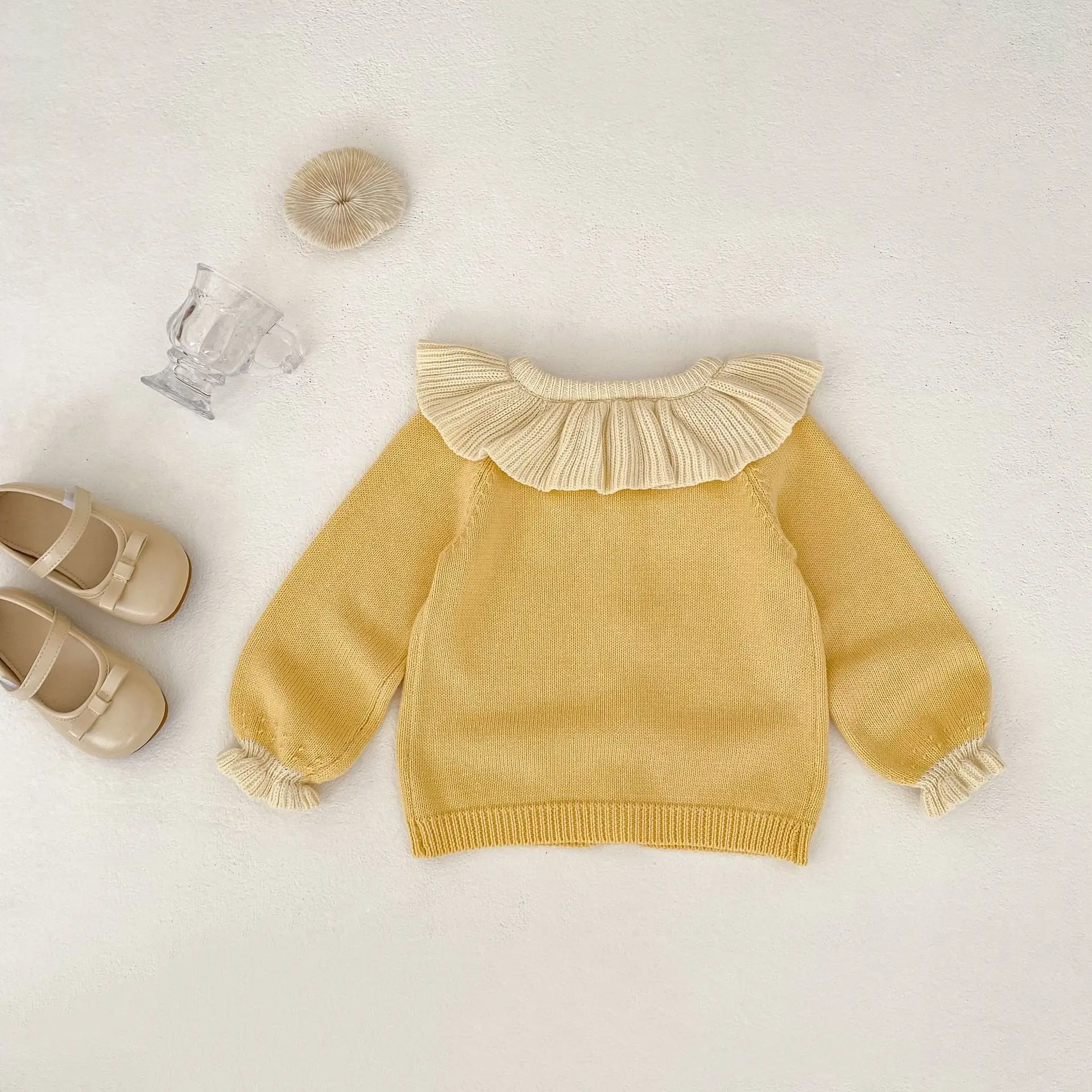 가을 새로운 0-3 세 아기 의류, 유행 아기 소녀 노란색 손 후크 꽃 니트 긴팔 카디건