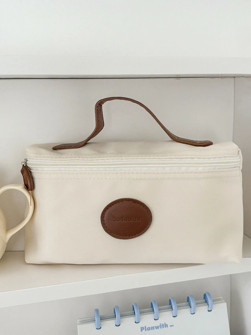 New Nylon Cosmetic Bag with Leather Label Lightweight Portable Toiletry Bag Fashion Travel Makeup Organizer for Women Men