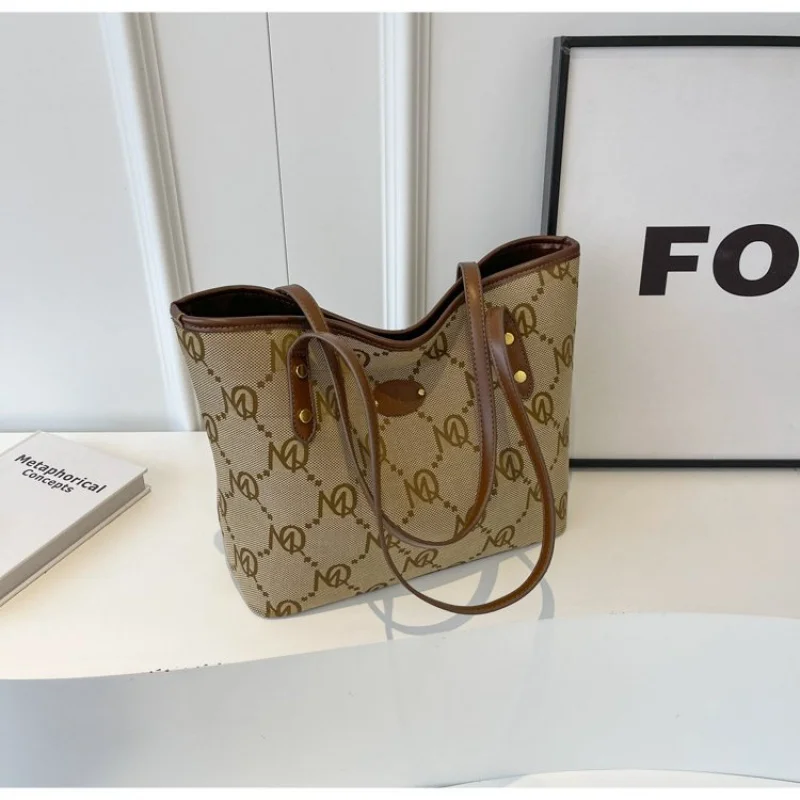 حقيبة كتف نسائية مصنوعة من الجلد الفاخر تتميز بنمط باريس العصري خفيف الوزن وناعم للاستخدام اليومي #5