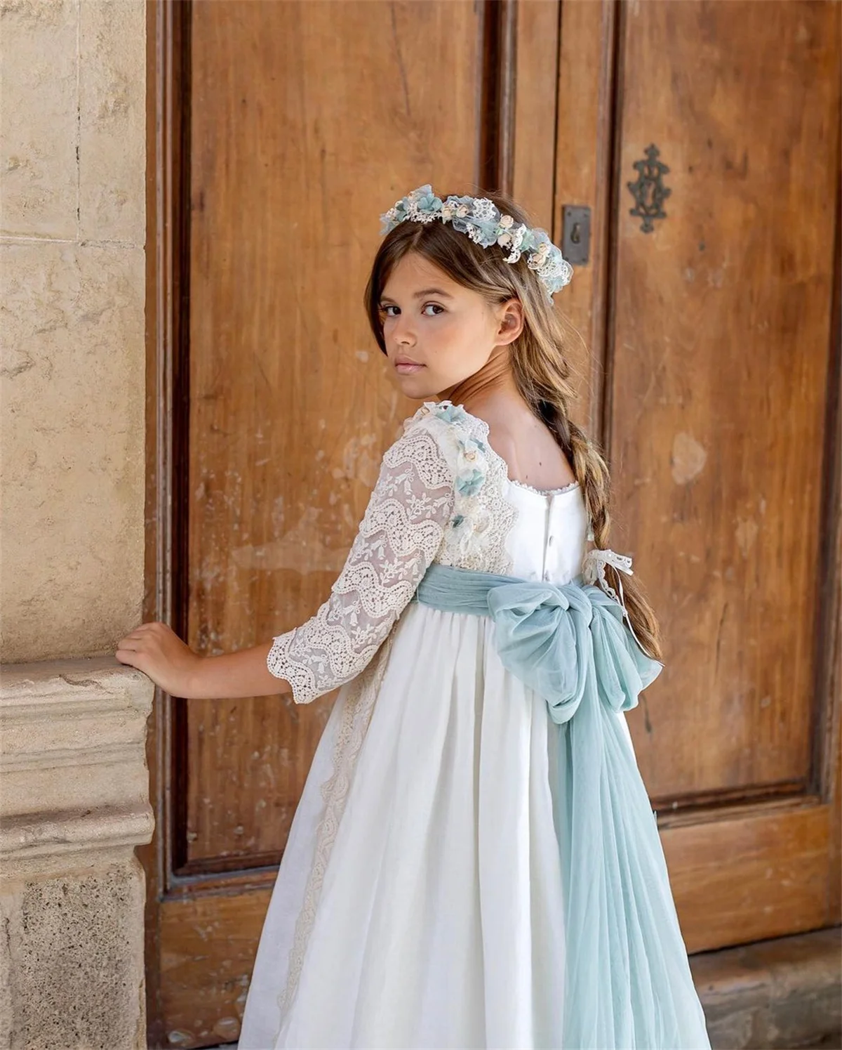 Abito da ragazza di fiori ricamato pizzo bianco manica 3/4 con cintura con fiocco abito da sposa per la comunione dei bambini con fiore piccolo