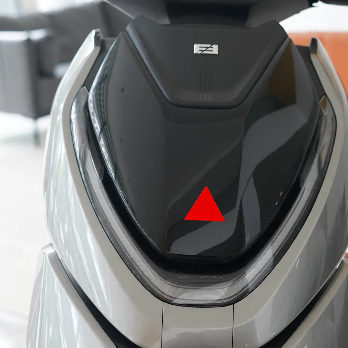 삼각형 고반사율 머드가드 데칼 격자 고반사율 소재 오토바이 전면 경고 데칼 모터 액세서리