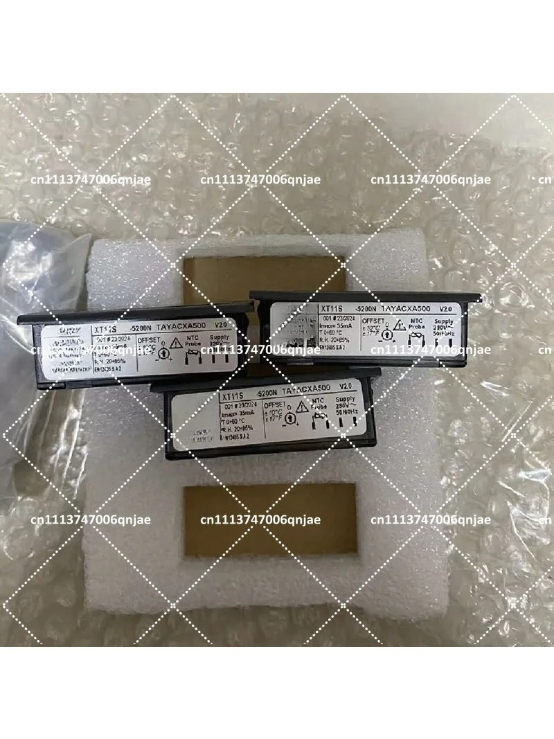 XT11S-5200N 230V 3 Digit Temperature Display Panel Mount with Decimal Point and NTC 1.5M Probe