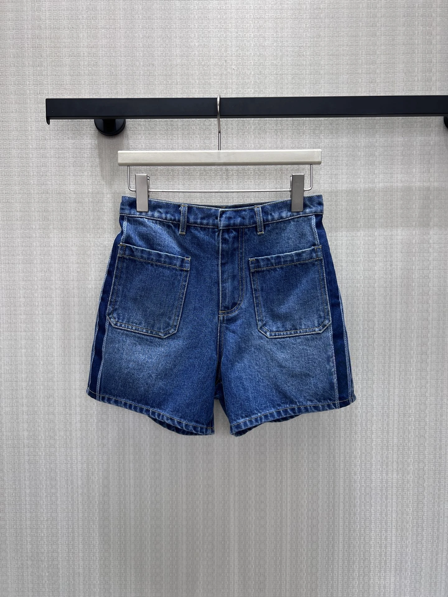 

Slimming Effect Workwear Style High Waist Denim Shorts Women's Fashionable Versatile Side Line Letter Logo Summer Casual Jeans
