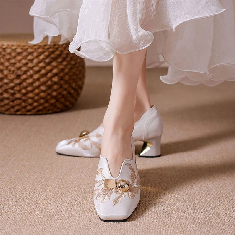 Retro Metal Buckle Square Toe New Chinese Embroidered Flower Block Heel Single Shoes Women's National Style Soft Sole Shoes - view 4