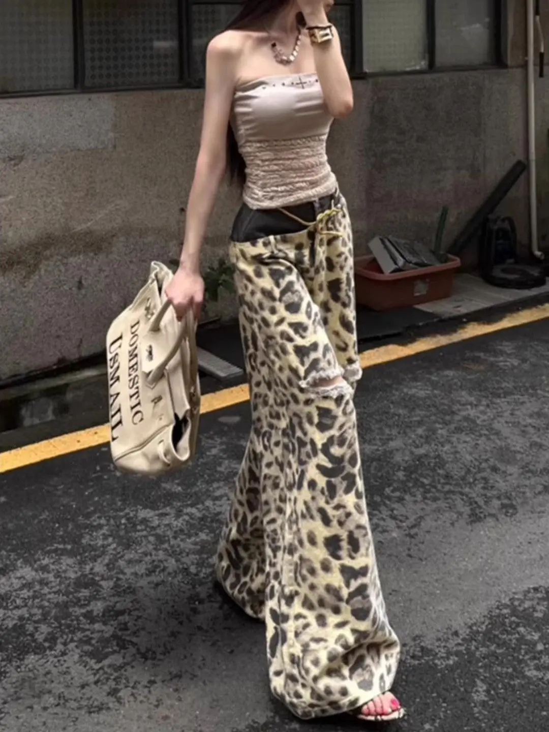 2025年レトロ秋新作ダメージ加工ジーンズ レディース ルーズ レオパード柄 ワイドレッグ フロア丈パンツ