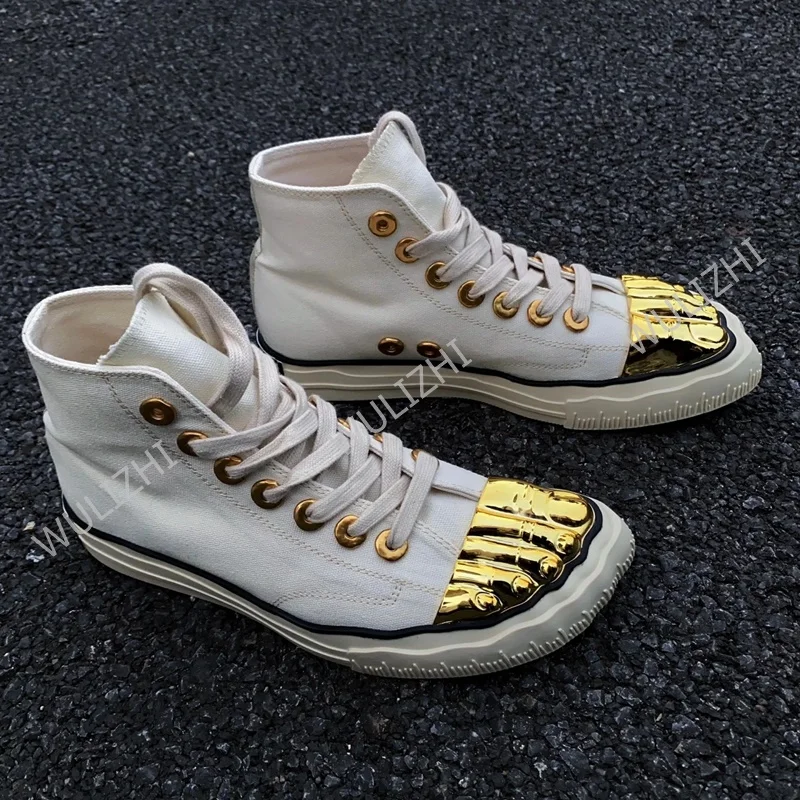 Scarpe da ginnastica in tela con design a punta metallizzata dorata Stivali da strada piatti da uomo Scarpe da lavoro alla caviglia con lacci bianche nere Scarpe casual da esterno