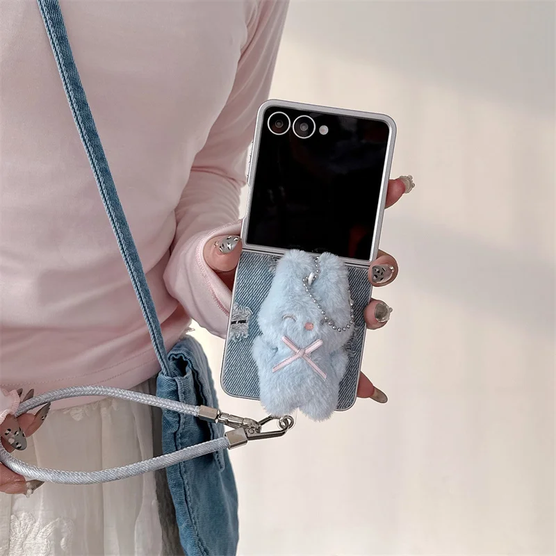 

Fashion Cute Plush Rabbit Denim Phone Case For Samsung Galaxy Z Flip 7 6 5 ZFlip6 ZFlip5 Cover with Hand Strap Cartoon Cases Fun