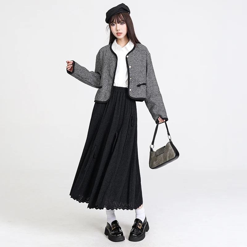 

New autumn and winter models with added fleece and thicknessAA-line skirt with bow, high waist, slimming, mid-length lace tiered