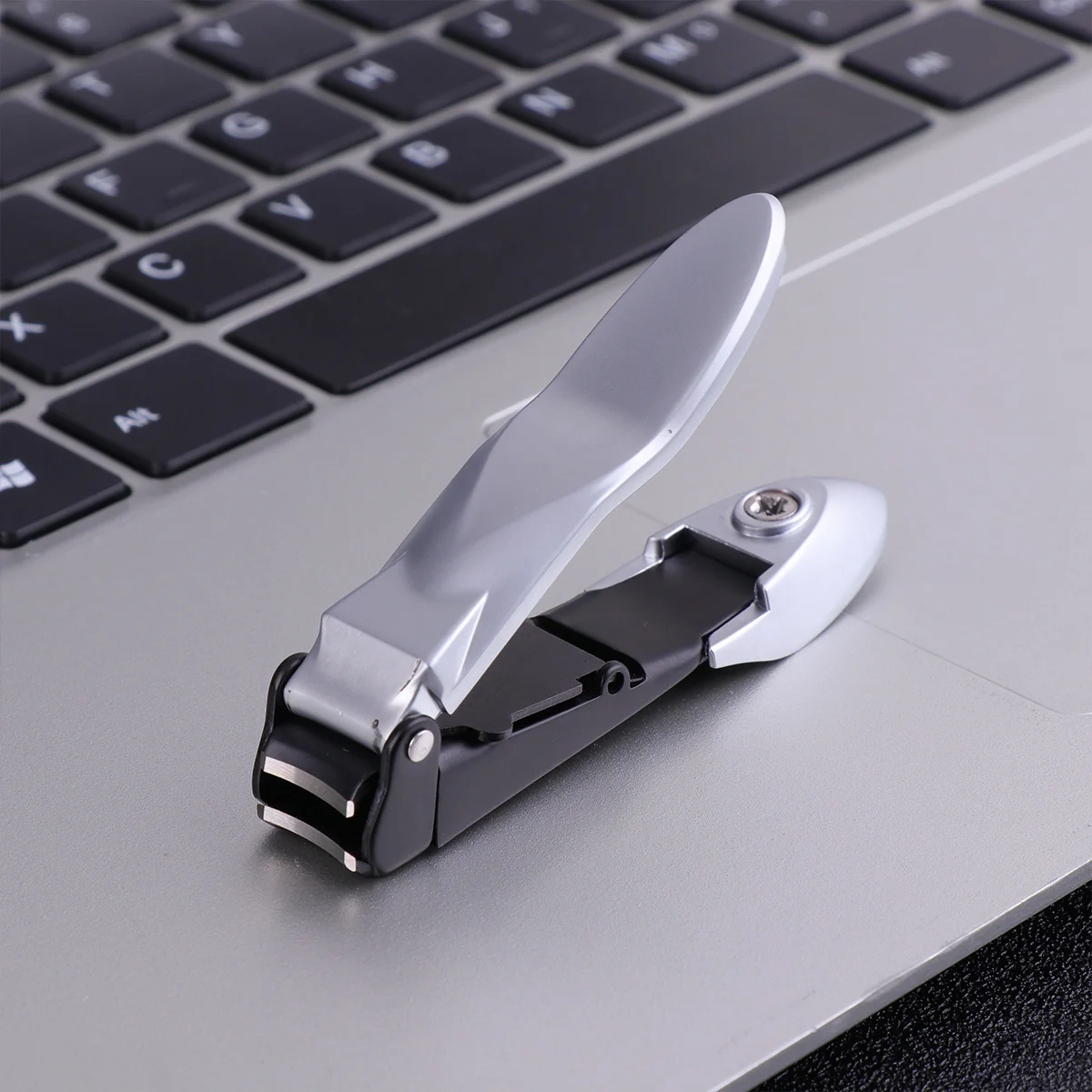 

1Pcs Stainless Steel Nail Clipper Wide Mouth Design Powerful Bite for Thick Nails Non Slip Handle Precise Manicure Nipper Nail