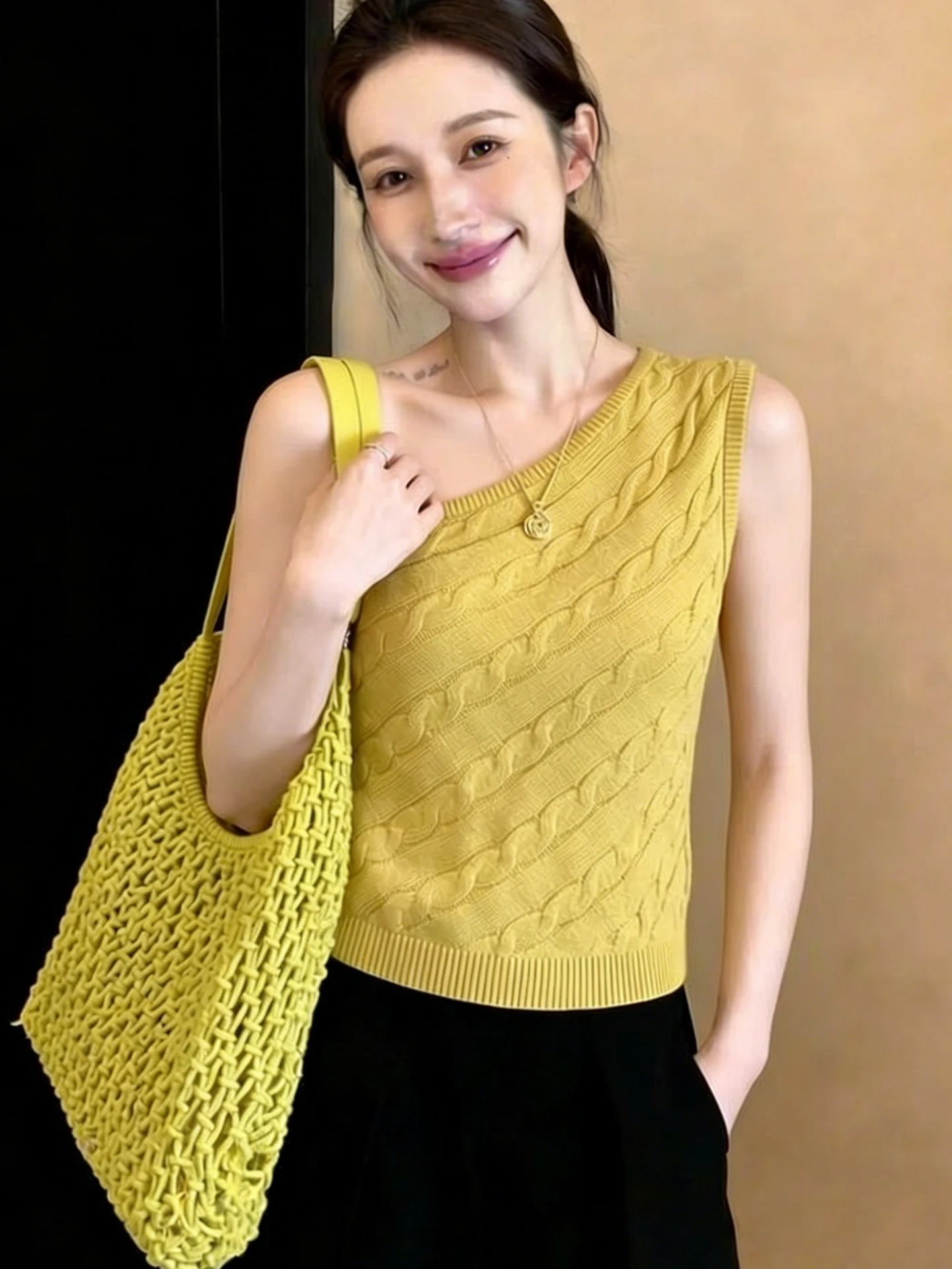 

Slimming Design Women's Vest 2026 Spring Summer Pure Color Versatile Trendy Sleeveless Top Commute Style Korean Version