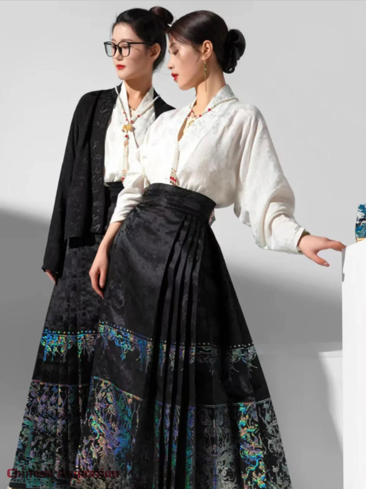 Mother-of-pearl Weaving Silver New Chinese Horse Face Skirt Set for Daily Commuting Ming Dynasty Hanfu Female Gift Gathering