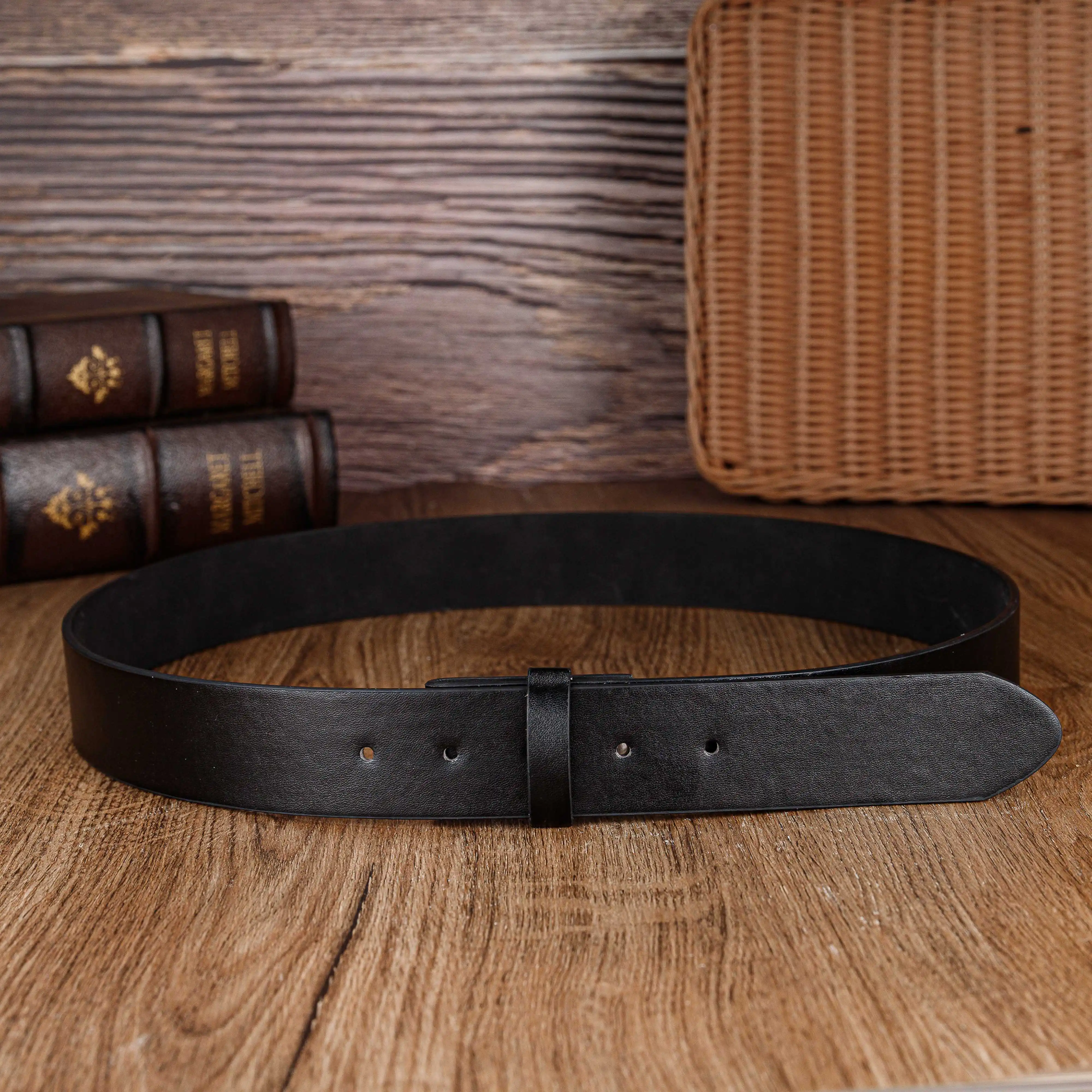1.1 Inch The Pure PU Button Strap Strips Can Be Matched With Various Large Buttons