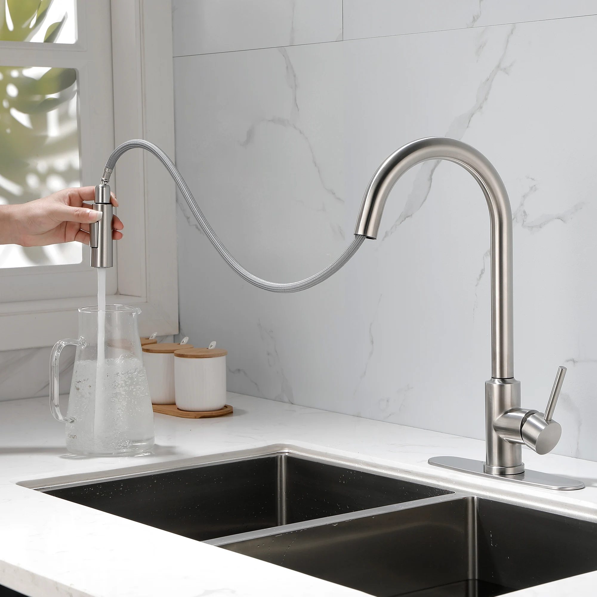 Single handle high arc pull-out kitchen faucet,With pull-down sprayer,Multifunctional setting,Sleek Design